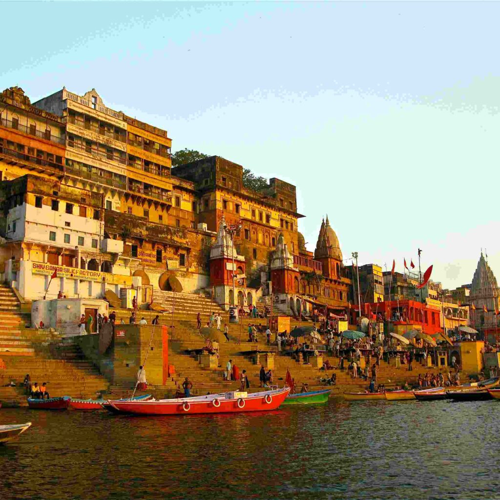 Ahilya_Ghat_by_the_Ganges,_Varanasi